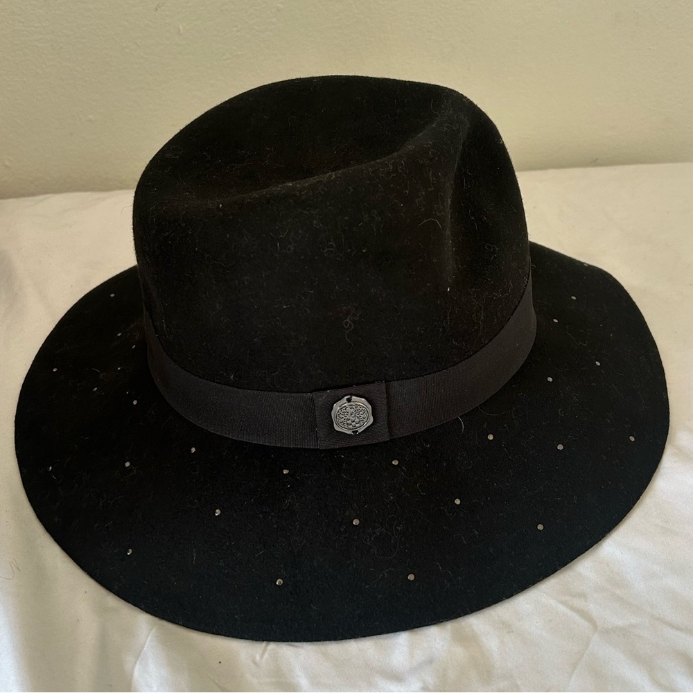 VINCE CAMUTO 100% wool Black Wide Brim Hat with Band